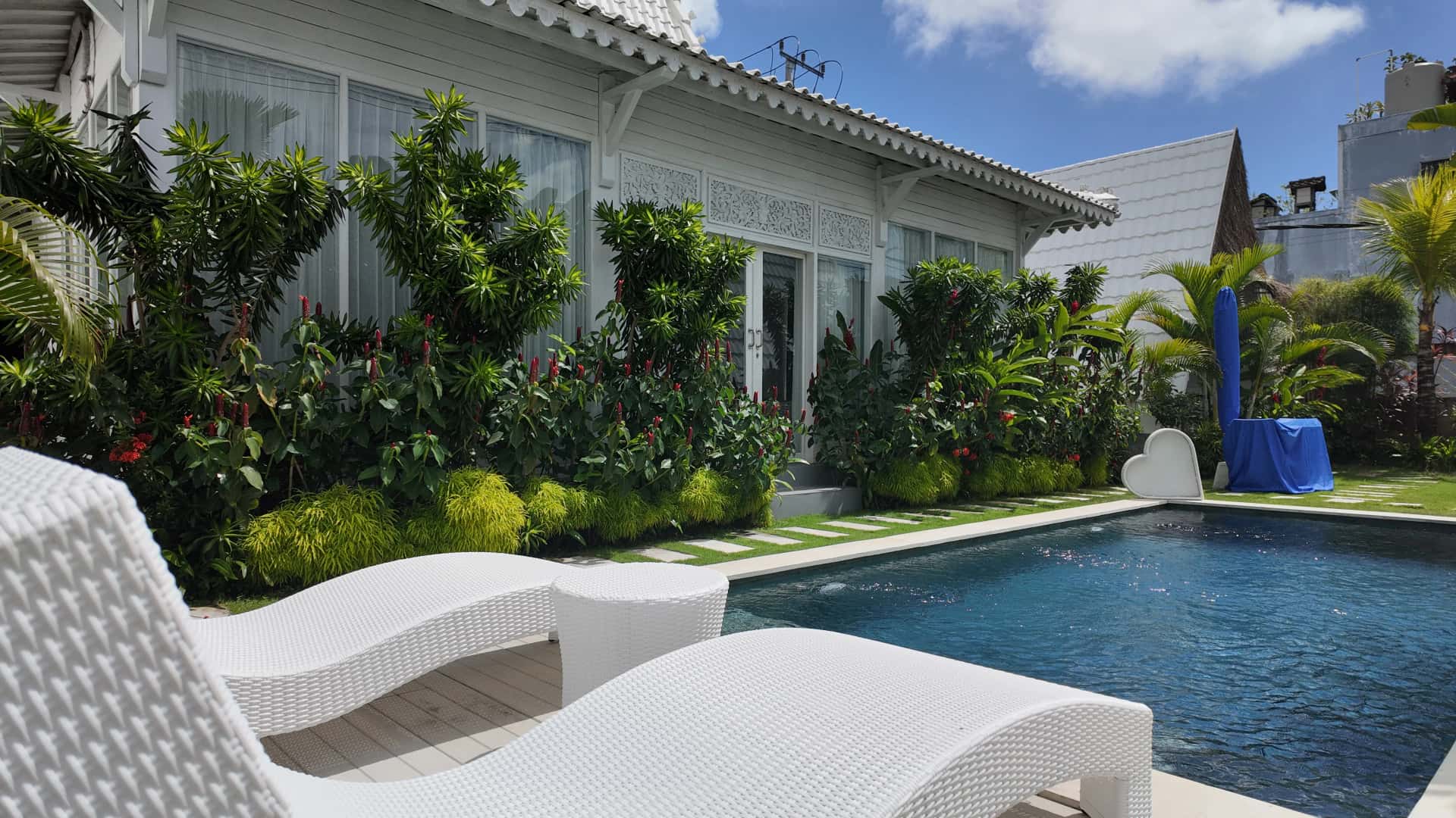6-Bedroom Villa with Joglo Buildings for Long-Term Rent in Tumbak Bayuh 6-Bedroom Villa with Joglo Buildings for Long-Term Rent in Tumbak Bayuh