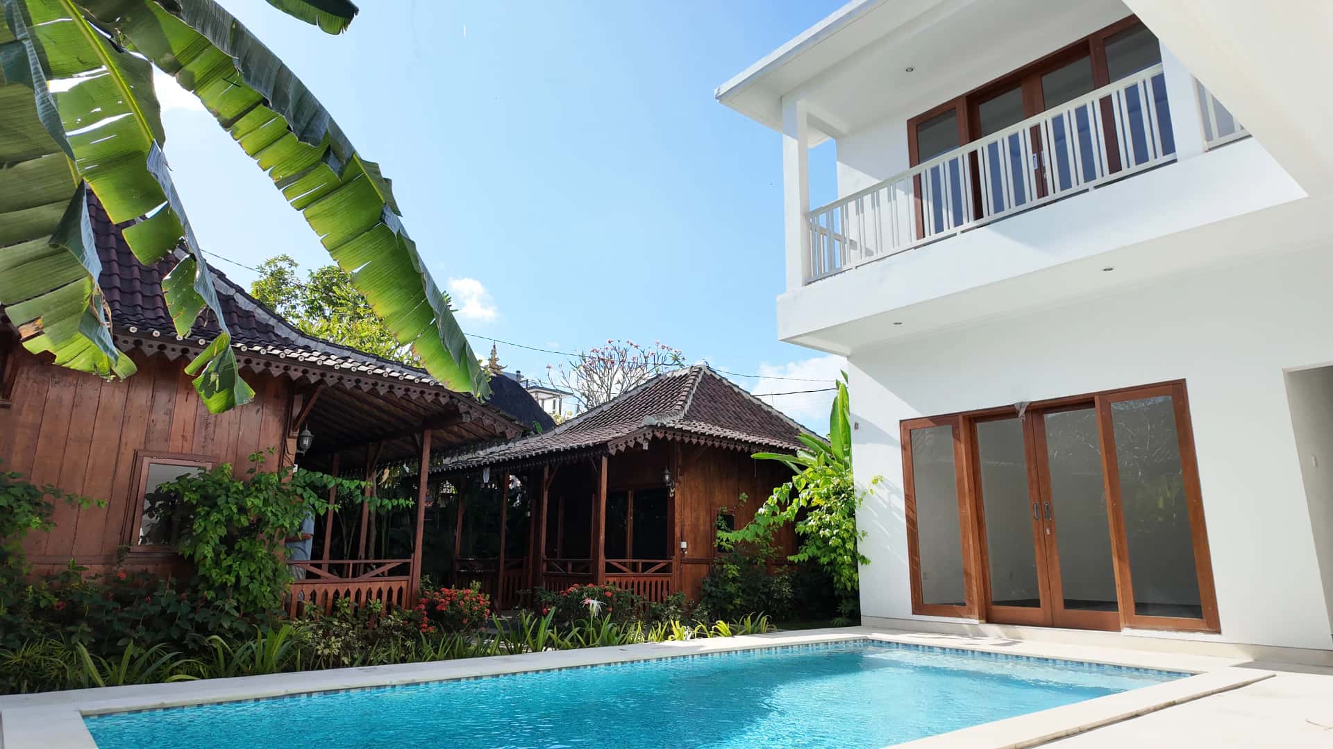 Spacious Modern Villa with 2 Joglo Houses for Rent in Prime Canggu Location Spacious Modern Villa with 2 Joglo Houses for Rent in Prime Canggu Location