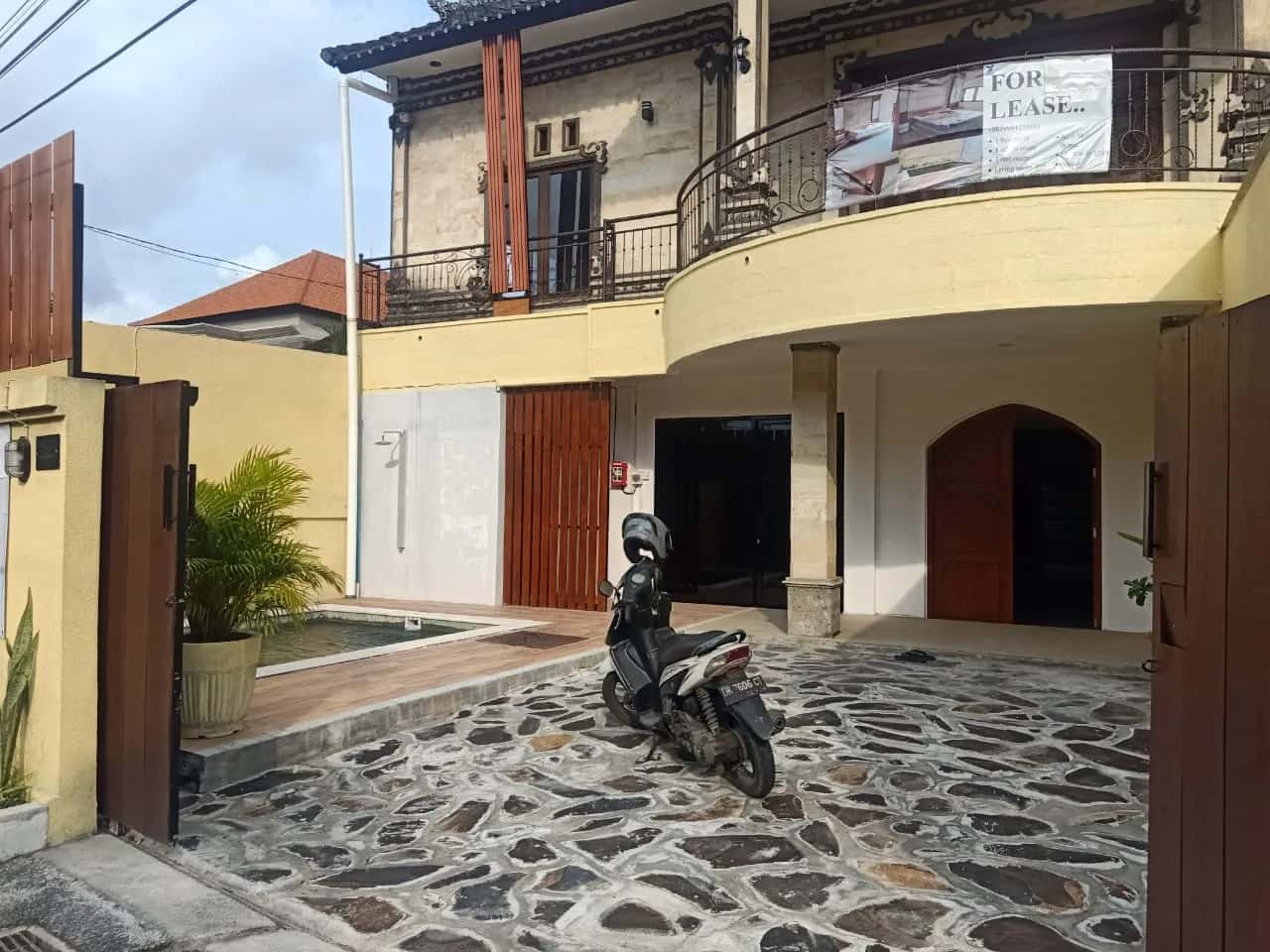 Well-Maintained 3BR Villa with Pool in Canggu Area Well-Maintained 3BR Villa with Pool in Canggu Area
