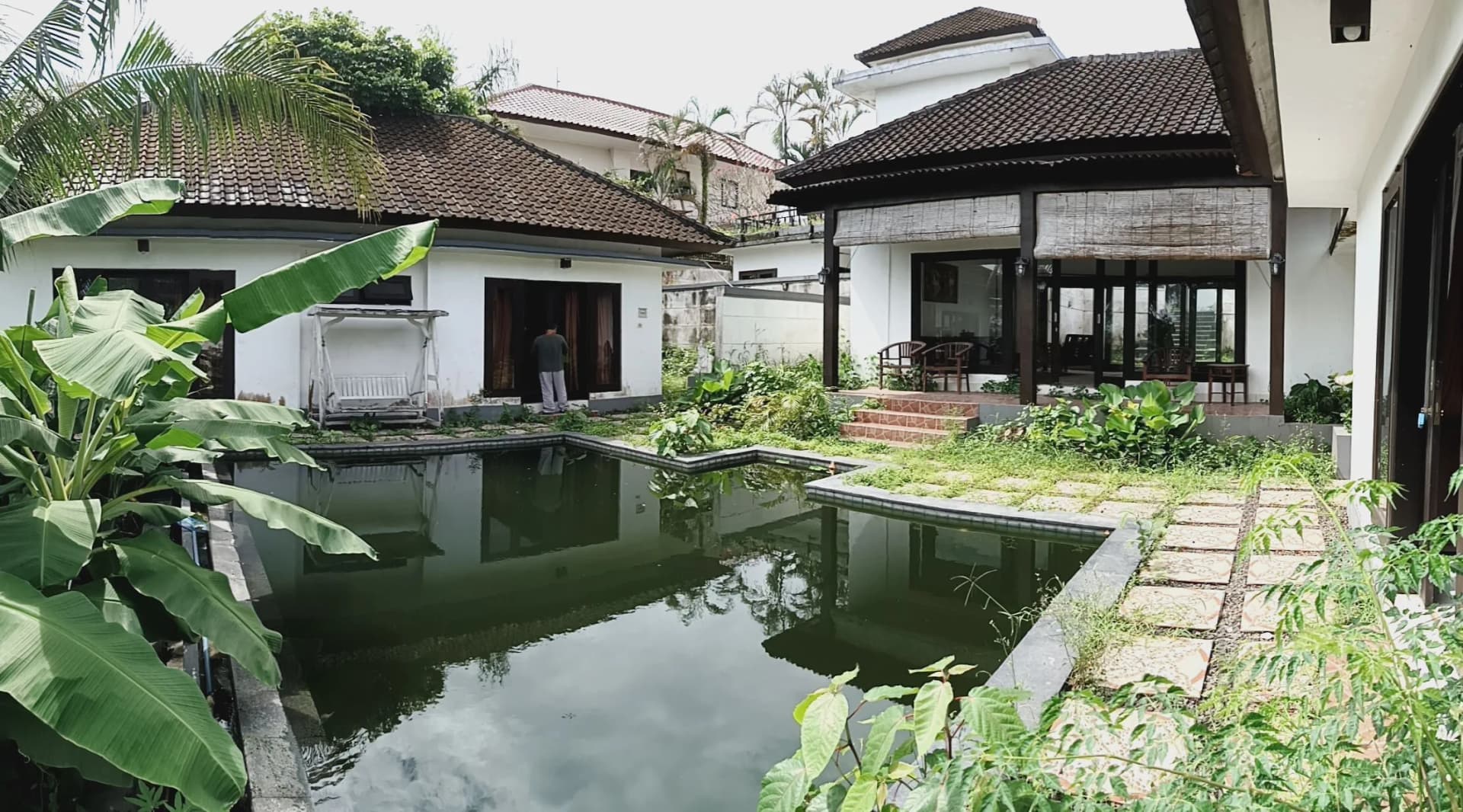 Spacious 6-Bedroom Villa with Rice Field View in Tumbak Bayuh - Investment Opportunity with Renovation Potential, foto 3