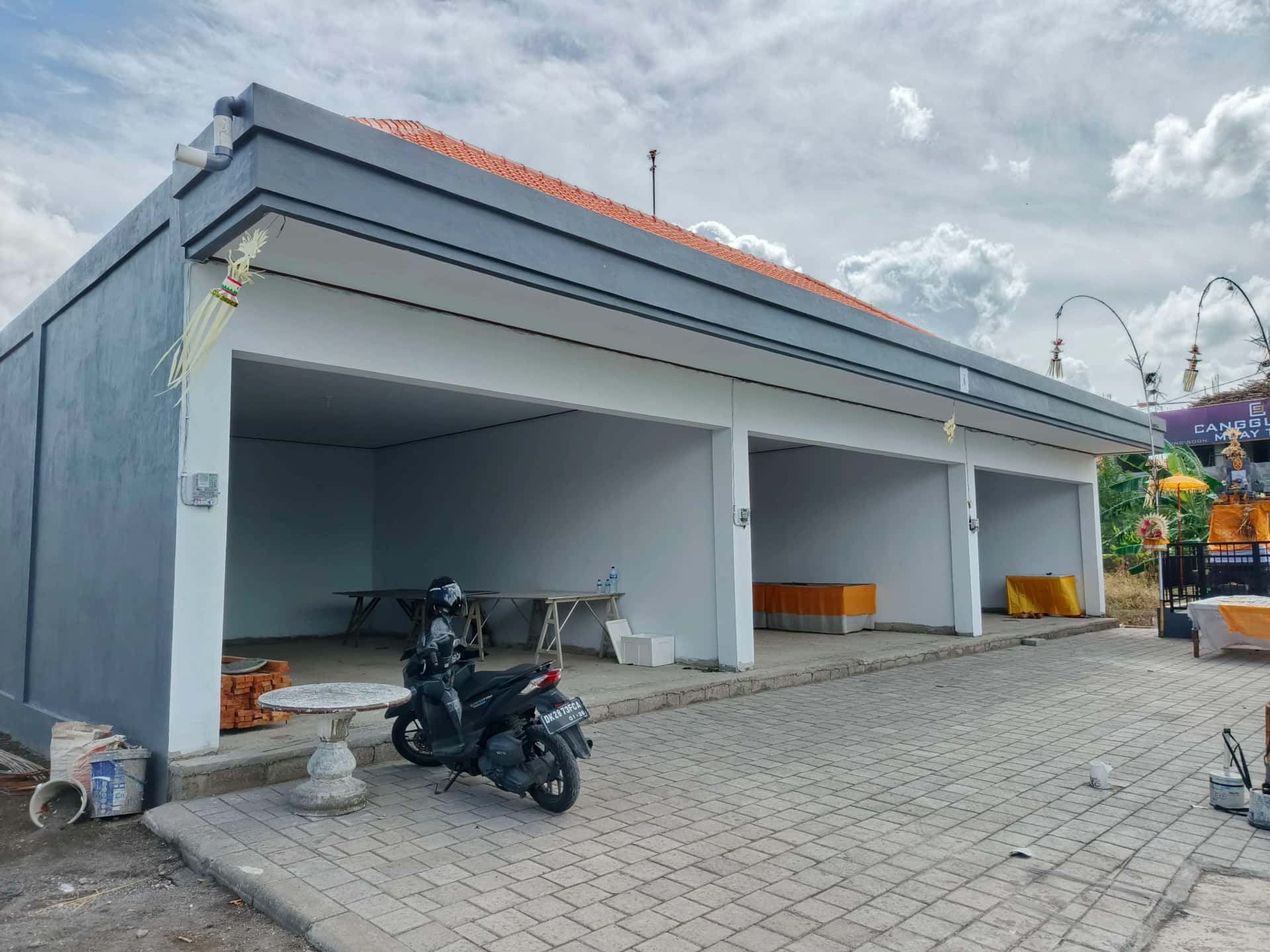 Modern Commercial Units for Rent on Main Road in Canggu – Prime Location with Large Parking Area Modern Commercial Units for Rent on Main Road in Canggu – Prime Location with Large Parking Area