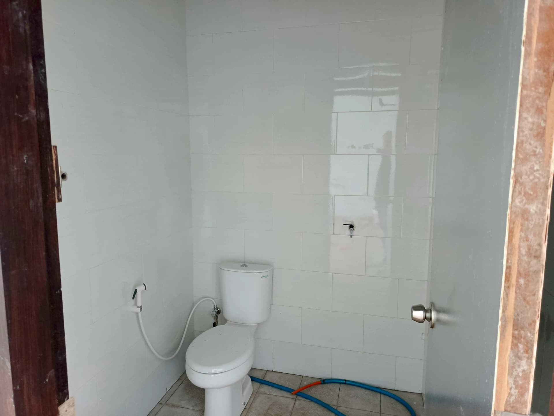Modern Commercial Units for Rent on Main Road in Canggu – Prime Location with Large Parking Area, photo 3