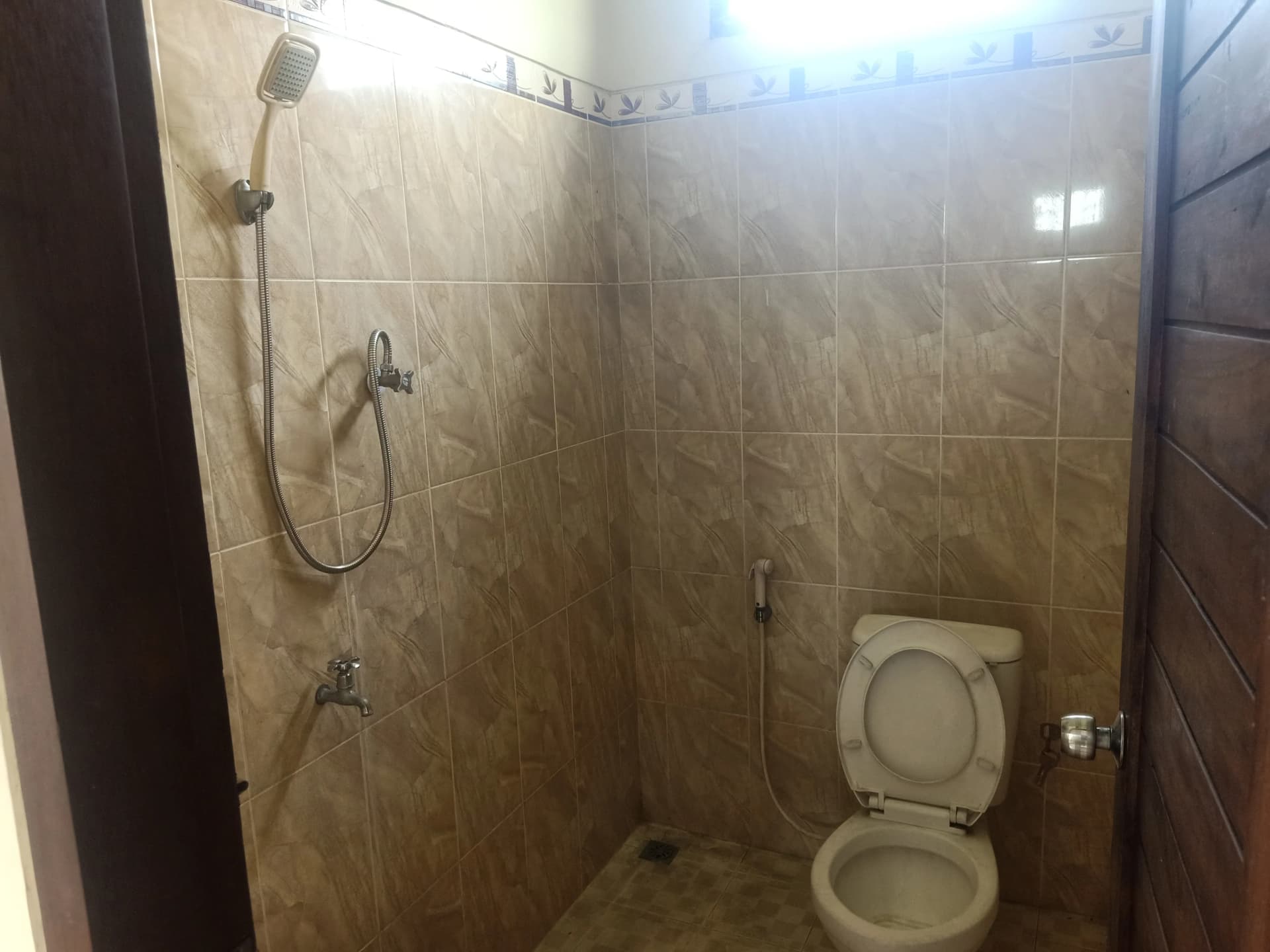 Versatile Commercial Space with Residential Unit for Lease in Badung, photo 3