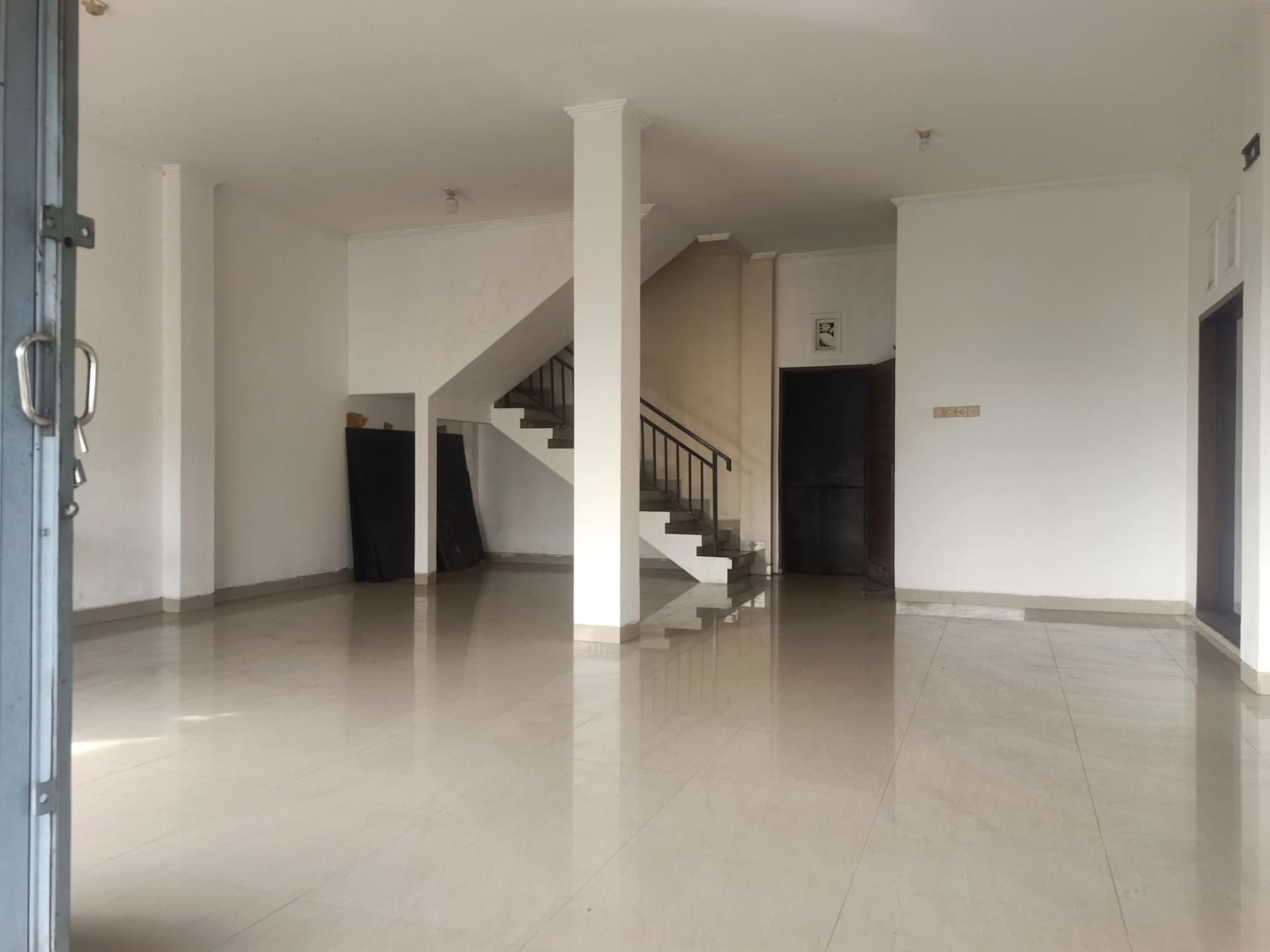 Versatile Commercial Space with Residential Unit for Lease in Badung, photo 2