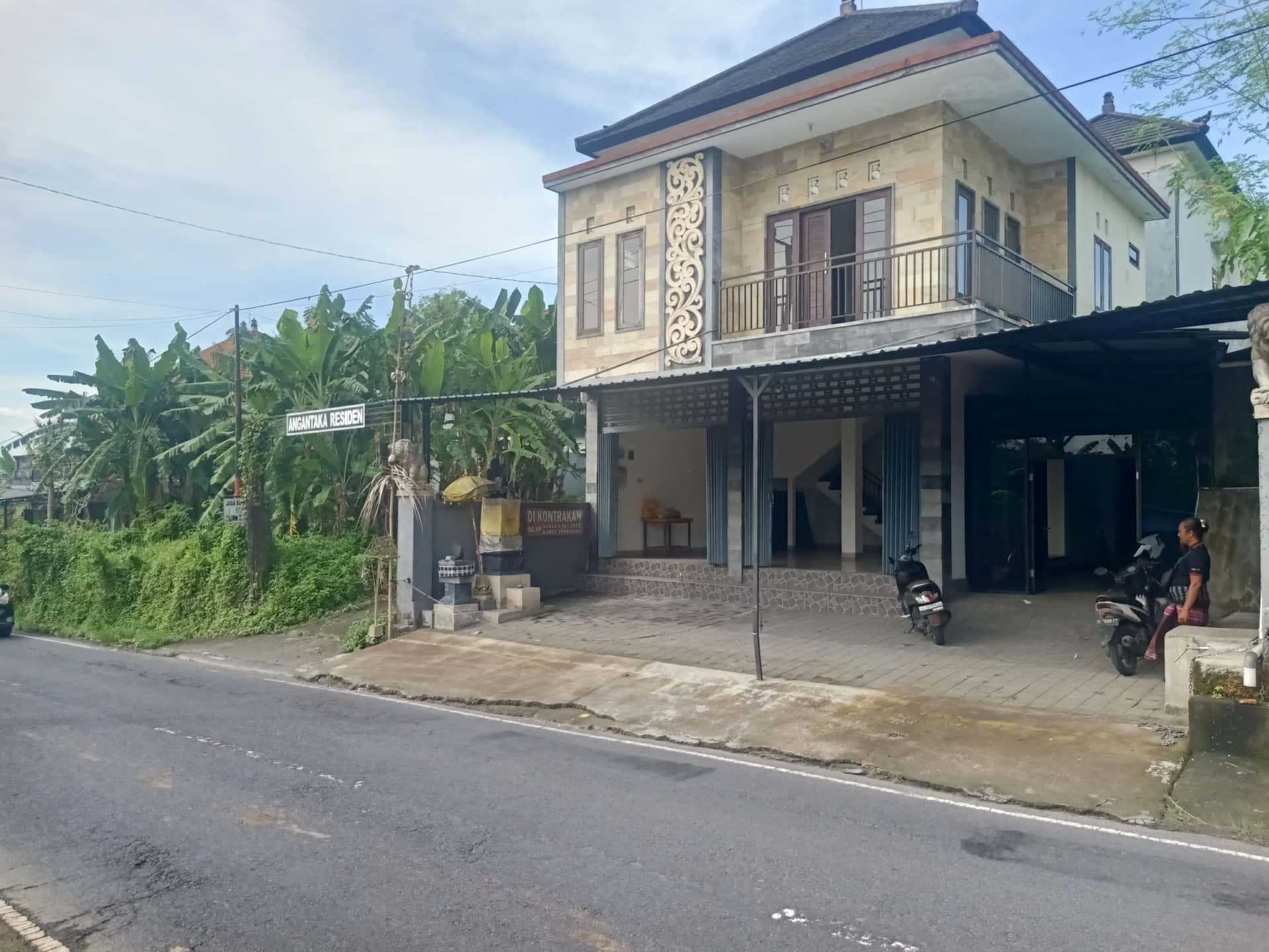 Versatile Commercial Space with Residential Unit for Lease in Badung Versatile Commercial Space with Residential Unit for Lease in Badung