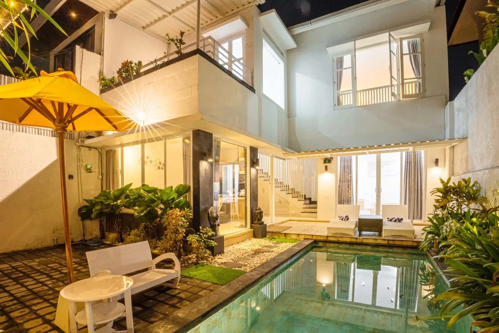 3-Bedroom Villa for Rent in Seminyak with Private Pool and Bathtub 3-Bedroom Villa for Rent in Seminyak with Private Pool and Bathtub