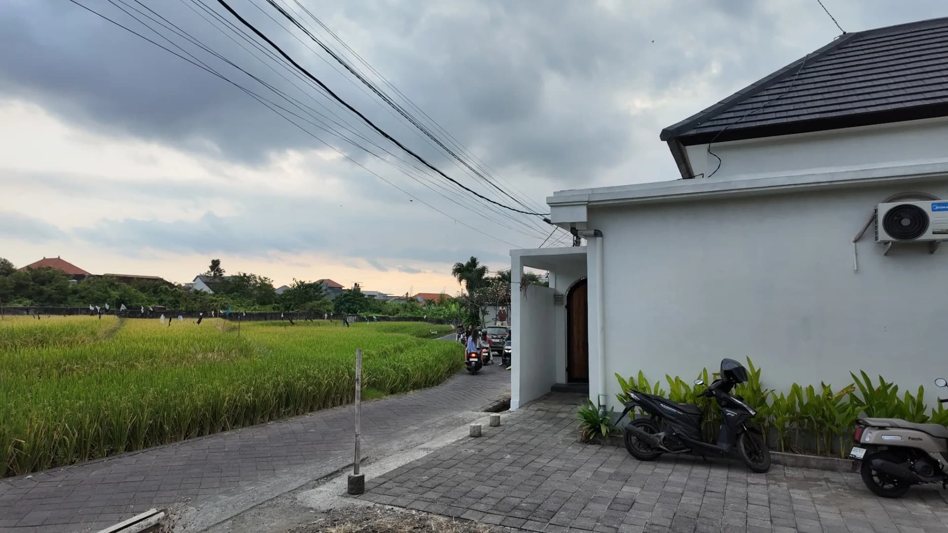 Modern 2-Bedroom Villa with Rice Field View for Long-Term Rent in Canggu, photo 2