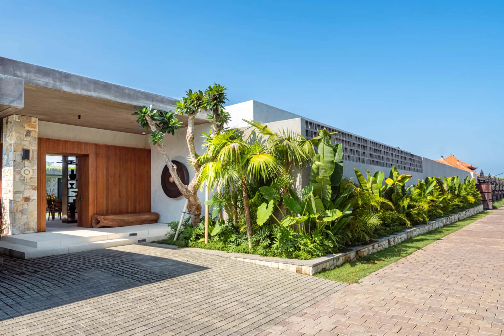 6-Bedroom Luxury Villa with Swim-Up Bar in Prime Canggu Location – Just 100m from the Beach 6-Bedroom Luxury Villa with Swim-Up Bar in Prime Canggu Location – Just 100m from the Beach