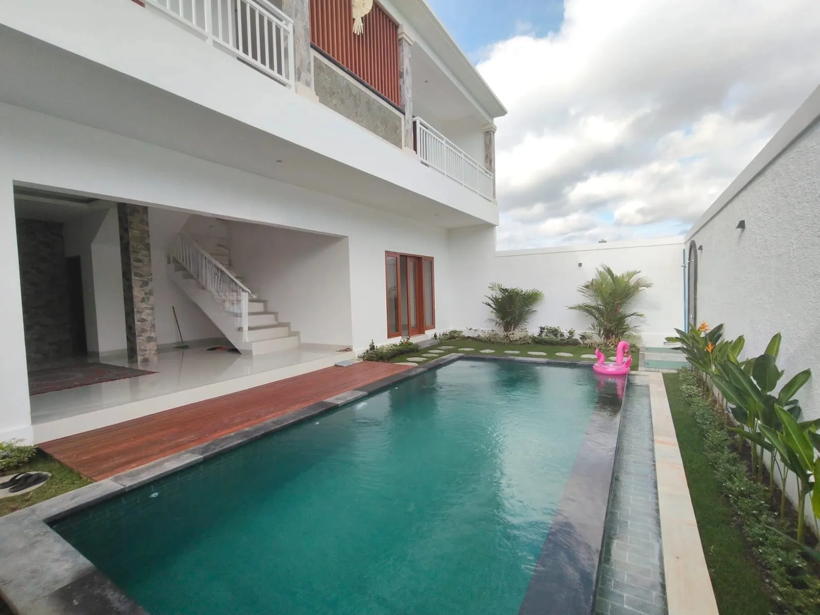 Modern 3-Bedroom Villa with Rooftop and Pool for Rent in Canggu Bali, photo 1