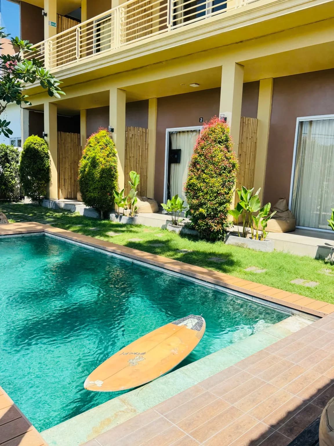 9-Bedroom Villa with Traditional Joglo Bedrooms in Canggu — foto 2
