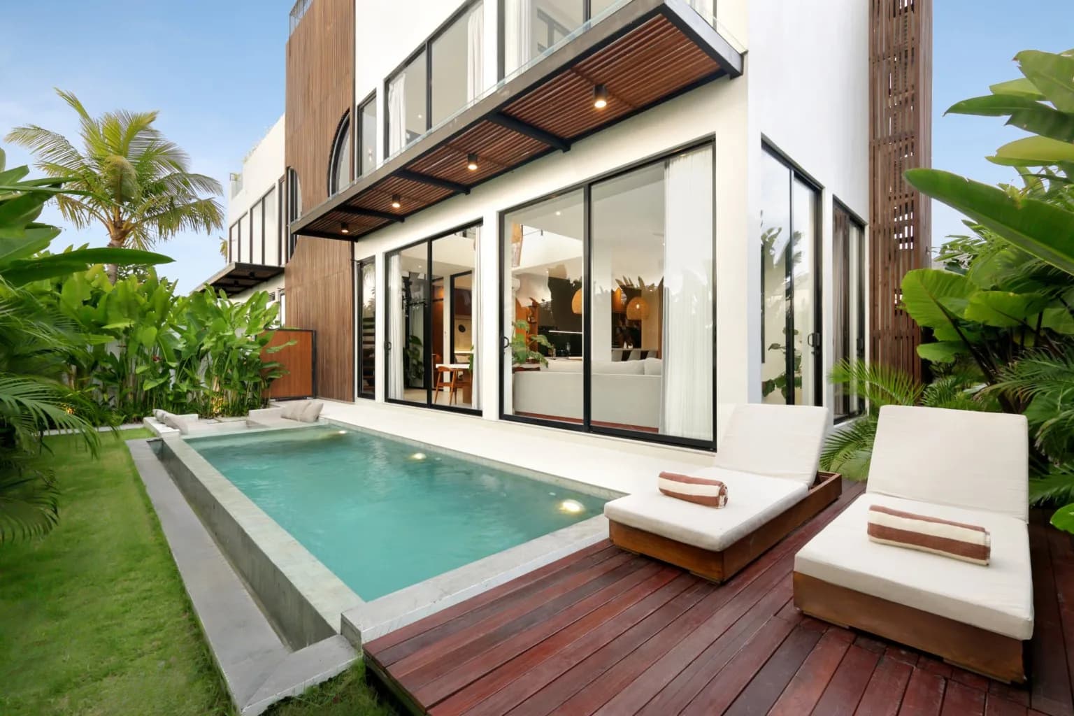 4-Bedroom Modern Villa with Ocean View and Rooftop Plunge Pool in Pererenan — foto 3