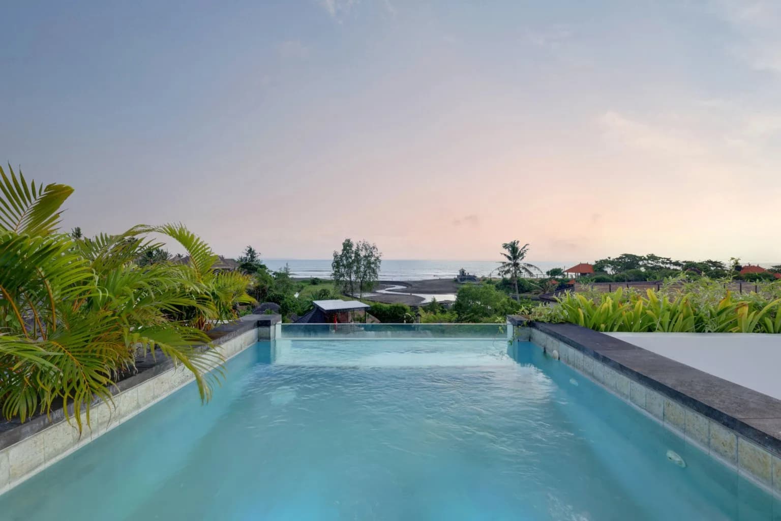 4-Bedroom Modern Villa with Ocean View and Rooftop Plunge Pool in Pererenan — foto 1